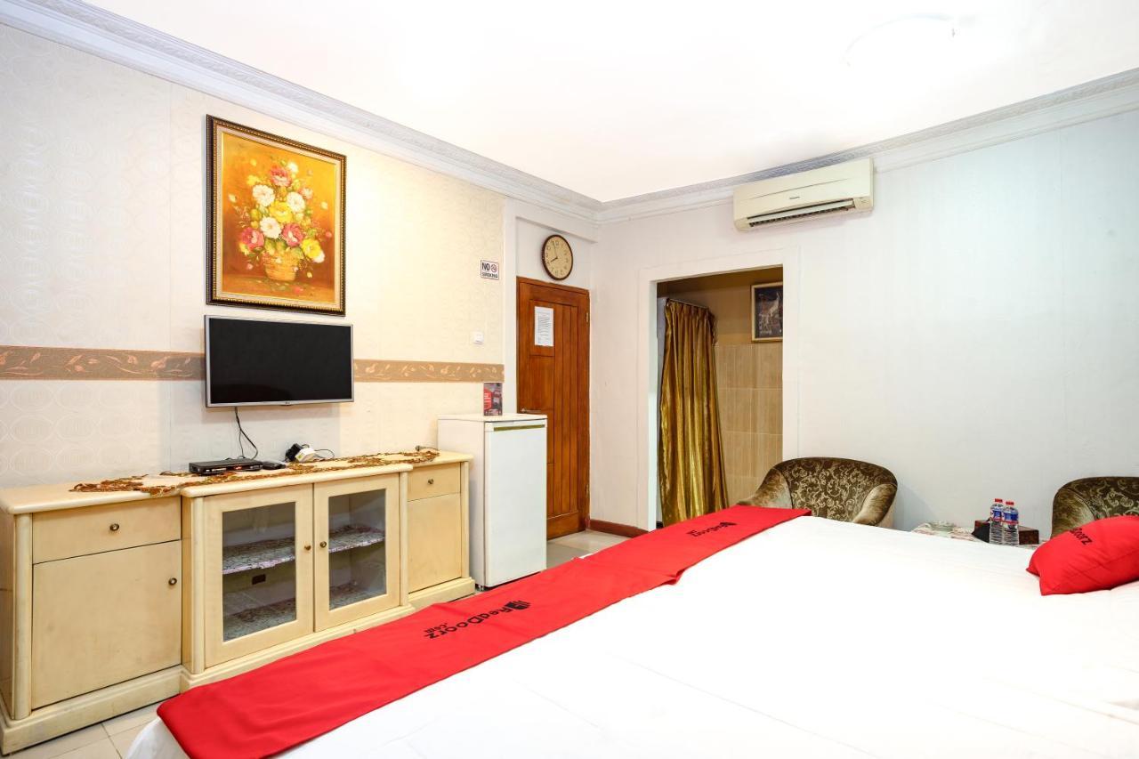 Reddoorz Near Rs Cikini Джакарта Екстериор снимка